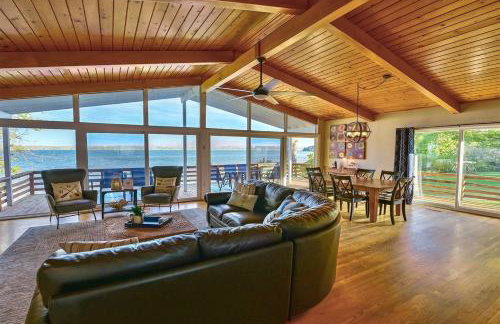 Waterfront retreat w/ wraparound deck & BBQ - Foto 73