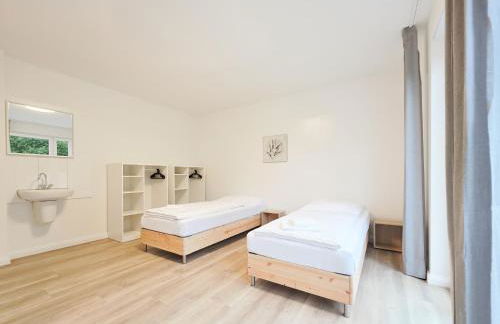 Tolstov House - 6 Zimmer Haus - große Küche - Garten - Parkplatz - 25min Messe DUS - Foto 17