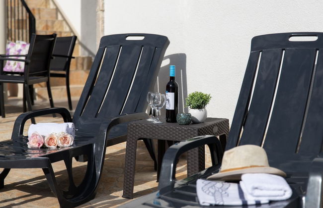 Serene Retreat Holiday Home With Pool - Foto 12