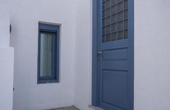 Traditional White House - Photo 12