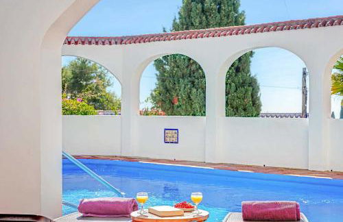 Private Heated Pool, Jacuzzi & 1225m2 garden in Villa Cipreses - Photo 11