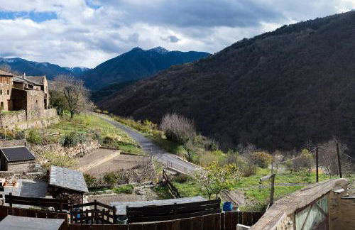 Le nid d' évol gite avec balnéo,terrasse et vue sur la montagne - Foto 9