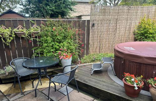 Lesbury Lodge - (a 'bijou residence') with hot tub - Foto 16