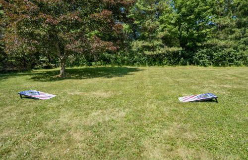 *NEW* Large Backyard ~ Game Room ~ Firepit ~ Lake - Foto 27