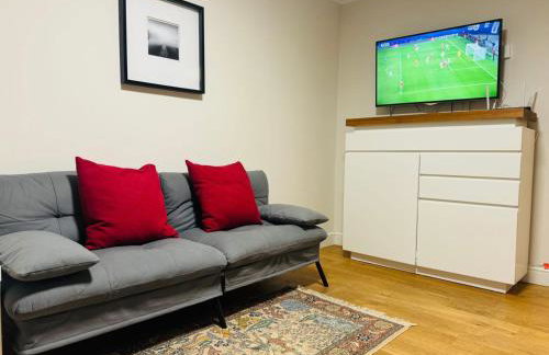 Morden flat close to DLR station with free parking and brand new bed and quality mattress adjacent to metro station also close to O2 and Excel via Cable Car - Foto 18