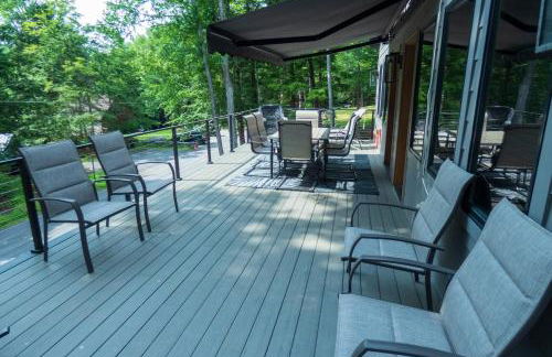 Modern Chalet with Hot Tub and Lake Access - Foto 26