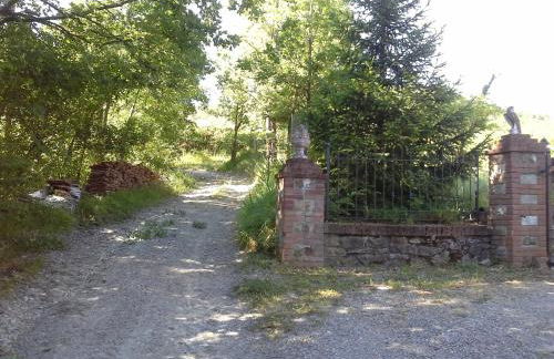 A fine 2 bedroom stone house in Emila - Photo 45