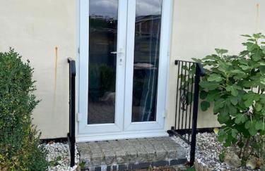 One Bedroom Bungalow No1 - Secure Gated Parking - Foto 16