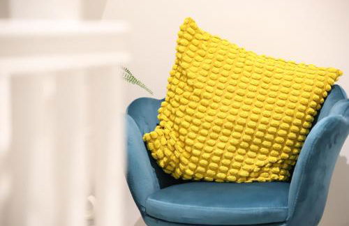 Spacious 3-Story Retreat with Rooftop Terrace and Modern Amenities - Foto 94