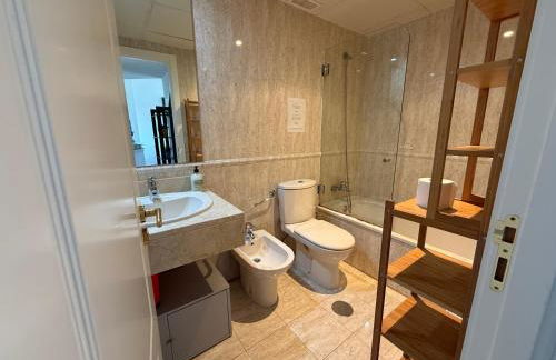 Cálido apartamento con PISCINA y garaje - Foto 11