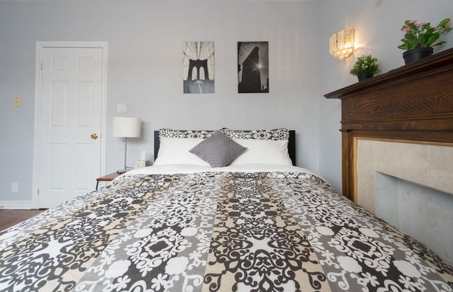 Applewood Suites - 4 BDRM King West - Photo 6