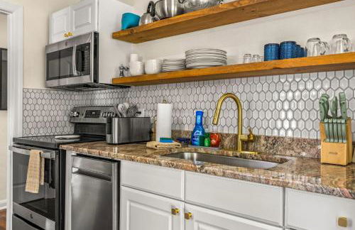 Sunny Citrus Escape Min to Midtown & Dog-Friendly - Foto 12