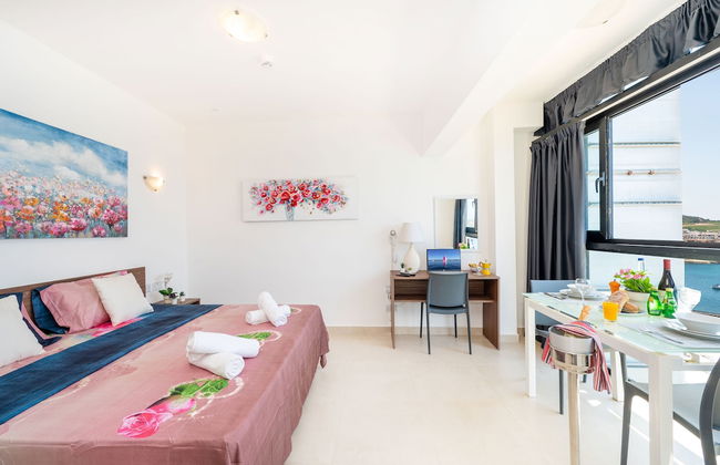 Islet Promenade Studio with Hot Tub and Panoramic Sea Views by GetawaysMalta - Foto 8