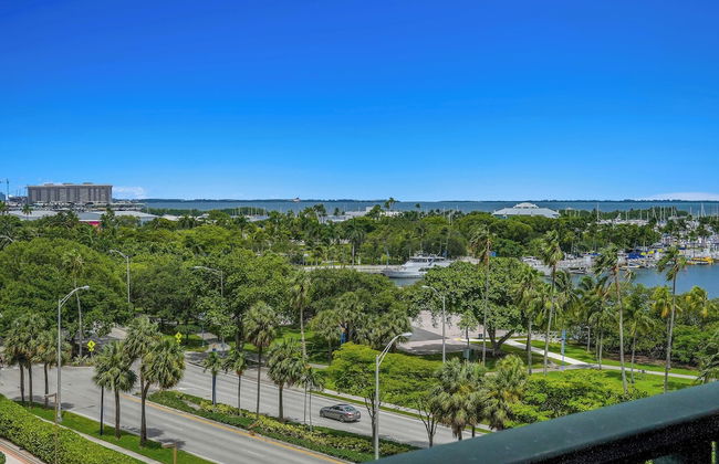 Serene Cozy Retreat with Balcony - Foto 34