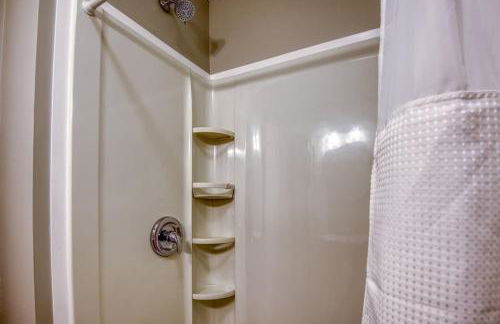 The Sunnyside Stay - Photo 23