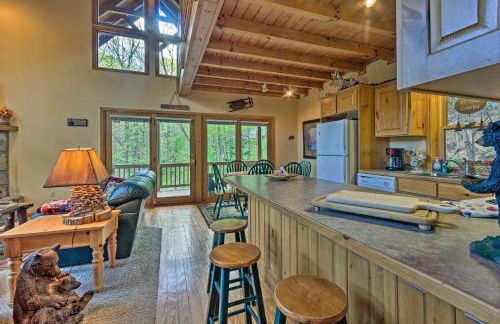 Spacious Maggie Valley Cabin with Hot Tub and MTN View - Foto 8