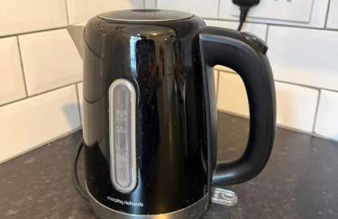 Comfortable 2-BR House in Barking -Free Parking - Photo 9