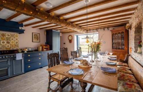 16th Century House, Castle Views, Mountain Views, Hot Tub, Firepit, Stunning Interiors - Foto 8