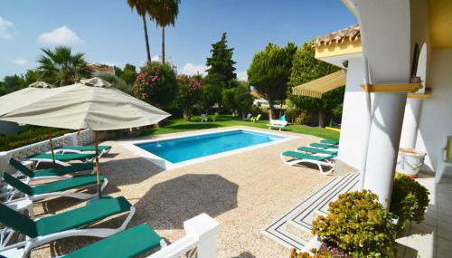 A spacious family villa with heated pool - Foto 2