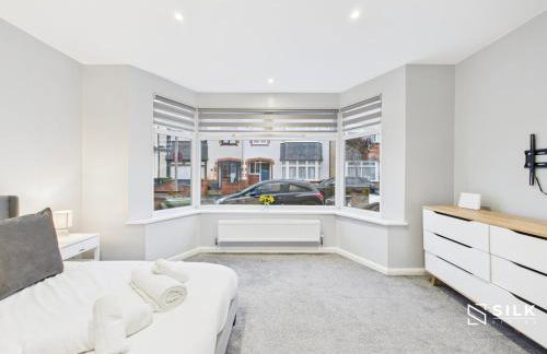 Refurbished 4-Bed, Open-Plan Living, Sleeps 10 - Foto 32