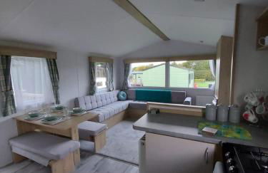 Woofles Luxury Caravan at Knaresborough Lido - Foto 18