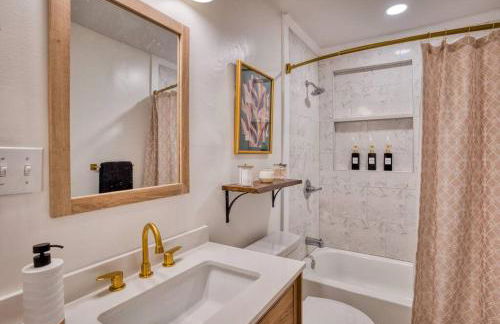 Castle Street Retreat - Glamorous Getaway - Foto 35