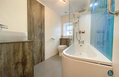 Cobb Cottage - Harbourside permit parking - Photo 11