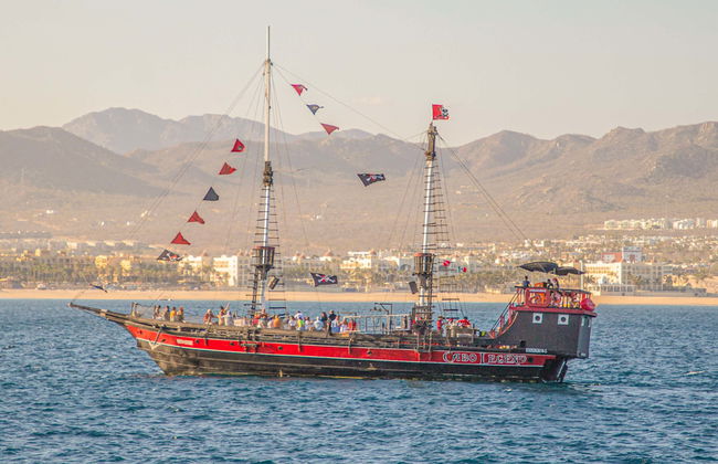 Balade en bateau pirate à Los Cabos - Photo 1