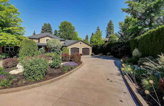 Private Luxury Oasis w Pool HT Parking - Photo 36