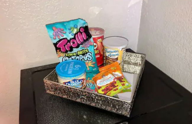 Private Bedroom Suite - Communal House near Integris Private - Photo 16