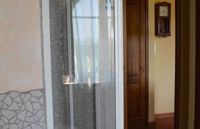 Cottage With Private Swimming Pool - Photo 8