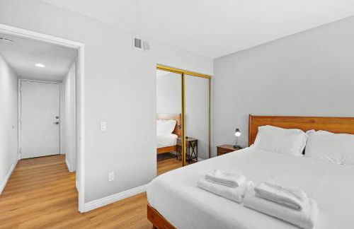 Stylish Home w Full Kitchen Garage Backyard - Foto 12