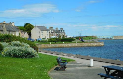 WELCOMEHOUSE close to east beach, shops, restaurants and RAF base - Foto 28