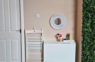 The Ferns - Modern Apartment With Parking & Shared Garden - Foto 23