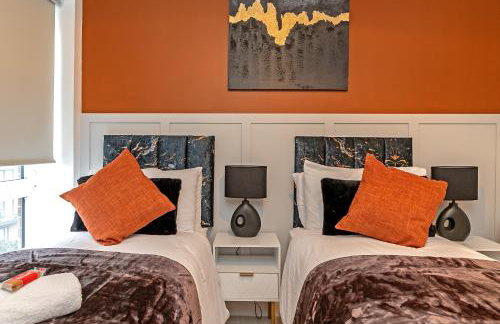 SUPERIOR AIRPORT SUITE, FREE Parking, Stylish, BALCONY, Two Bathrooms, Close To Airport, Station & Centre - Foto 28