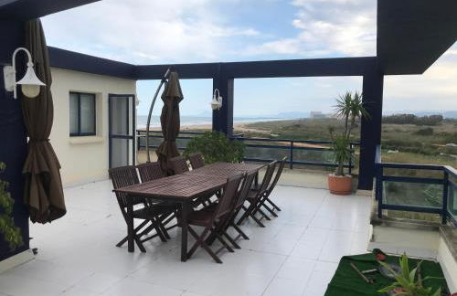 Ático 1ª línea con salida a playa - Foto 18