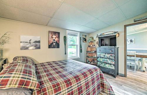 Riverfront Home with Dock about 6 Mi to Cheboygan! - Foto 18