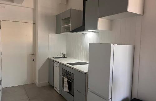 Sunny and spacious studio near the station - Photo 6