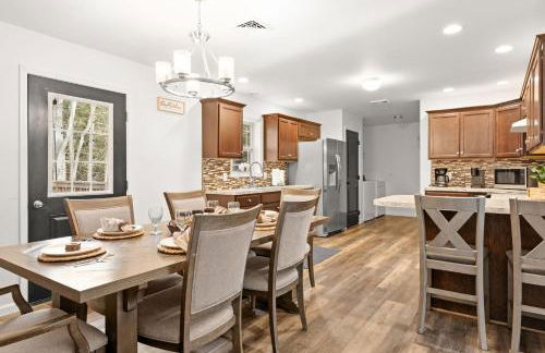 Cozy Cinema Cabin - Hot Tub and More - Foto 17