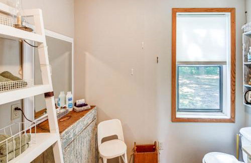 Charming Getaway Rustic Cabin on West Battle Lake - Foto 12