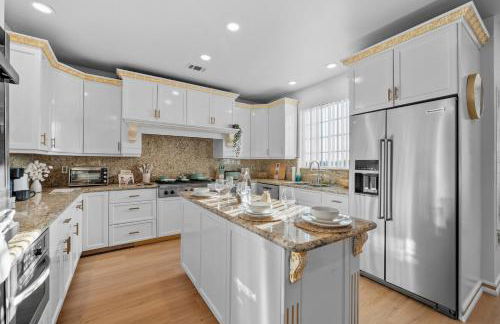 Entire Private Home with 4 Bedrooms 2 Bathrooms, Pool, View, 4 Parking, King Bed, Big Yard, Available Now - Foto 29