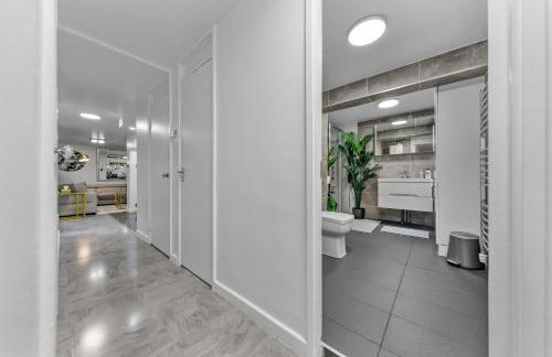 New Modern Hybrid 4 Bedrooms 7 Bed apartment 12 guest capacity - Foto 27