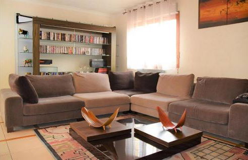 3 Bedroom Awesome Apartment In Autun - Foto 2