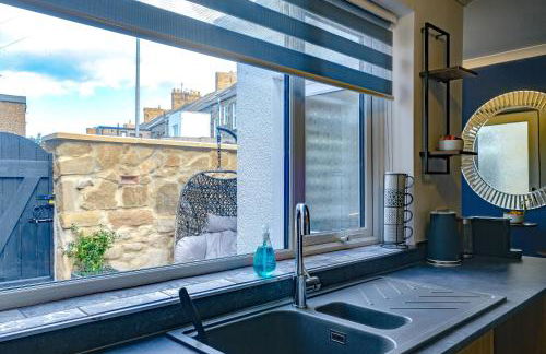 The Anchorage - sea views and beach on doorstep - Photo 17