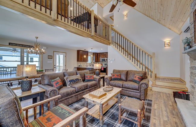 Over the Top Lodge by Avantstay Hot Tub, Shared Pool, Beach/lake Access - Foto 20