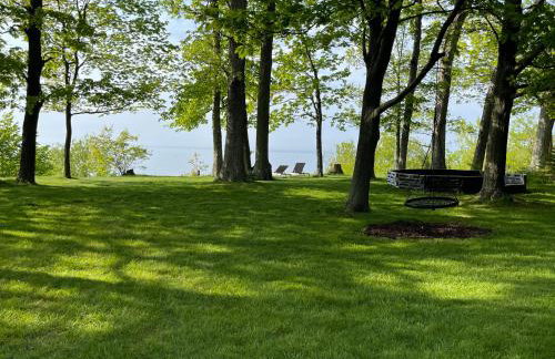 All the Waters Retro Home on Lake Michigan- Your Own PRIVATE BEACH - Foto 57