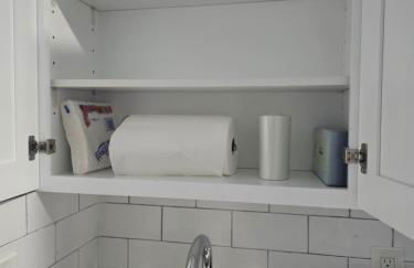 A newly built detached studio apartment with queen size bed - Foto 3