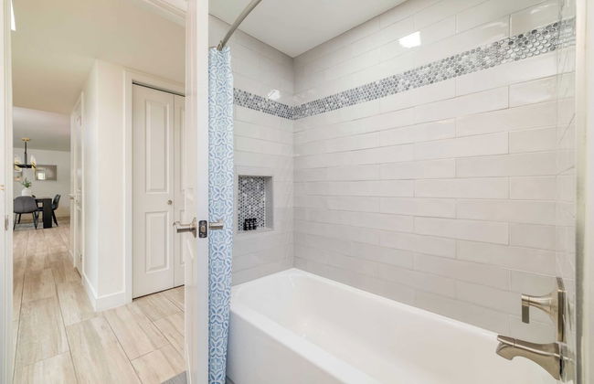 Backyard Pool, Puttinggreen, Playground Modern 5bdr White Agate by Avantstay - Foto 29