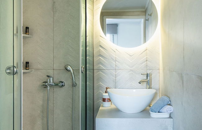 Superb Villa - Private Pool Jacuzzi Sauna Gym - Photo 23