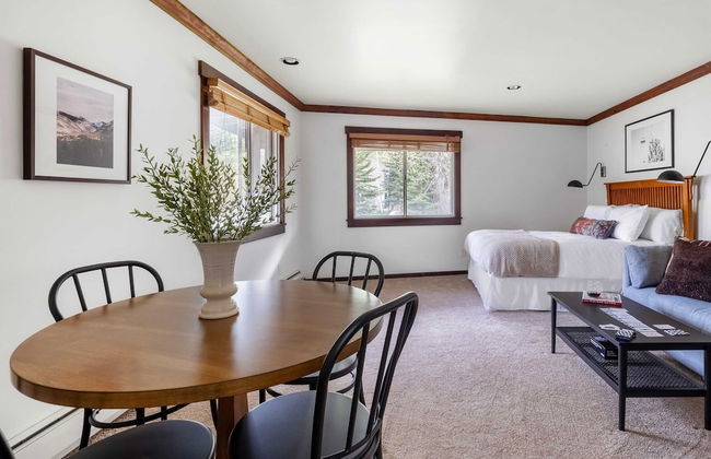 Bighorn by Avantstay Spacious Ski Cabin w/ Sprawling Porch, Views & Hot Tub! - Foto 16